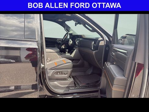 Used 2024 GMC Sierra 1500 AT4 w/ Technology Package AWD/4WD image 20