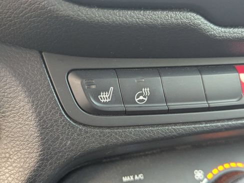 Used 2016 Jeep Renegade Limited AWD/4WD image 18