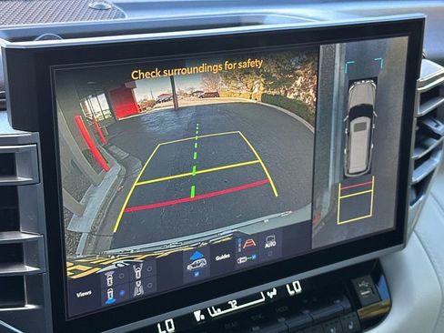 Used 2025 Toyota Sequoia Capstone image 21