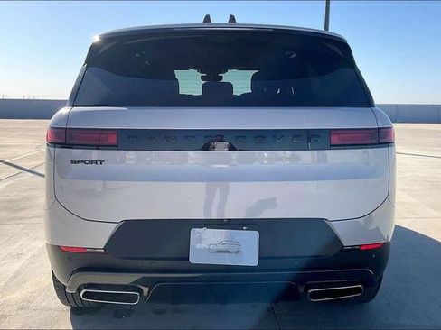 Used 2025 Land Rover Range Rover Sport SE image 5