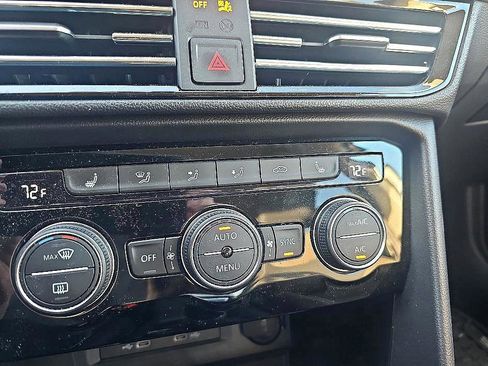 Used 2022 Volkswagen Taos SEL image 24