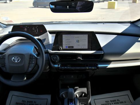 Used 2025 Toyota Prius LE image 37