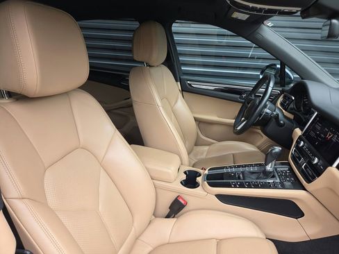 Certified 2021 Porsche Macan AWD/4WD image 19