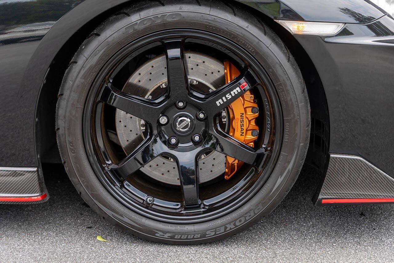 Used 2018 Nissan GT-R NISMO AWD/4WD image 18