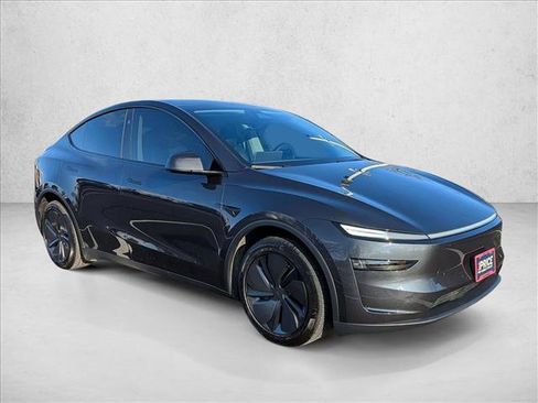 Used 2026 Tesla Model Y Long Range image 3