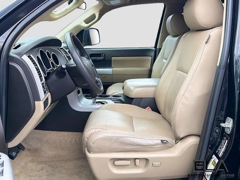 Used 2008 Toyota Sequoia SR5 w/ Moonroof & Roof Rack Pkg RWD image 21