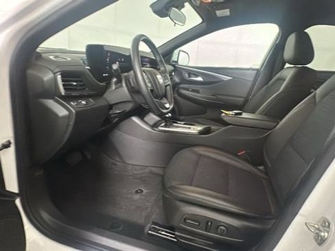 Used 2024 Buick Envista Sport Touring w/ Convenience I Package FWD image 11