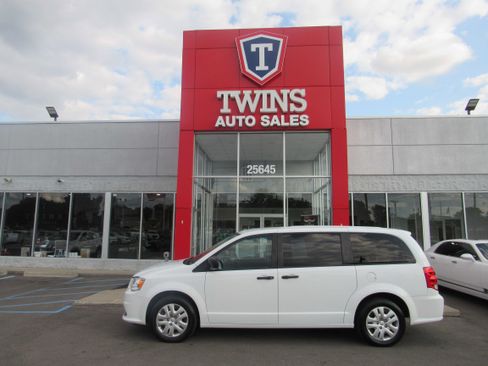 Used 2019 Dodge Grand Caravan SE FWD image 1