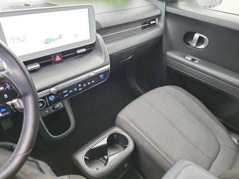 Certified 2024 Hyundai Ioniq 5 SE image 17