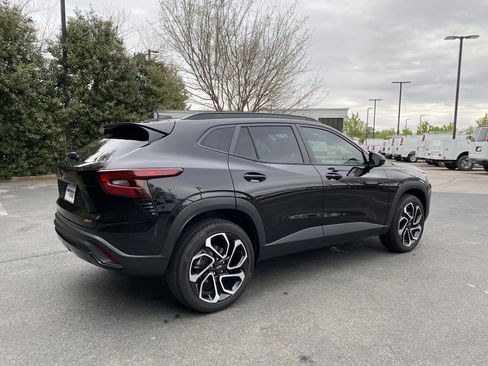 Used 2025 Chevrolet Trax RS image 9