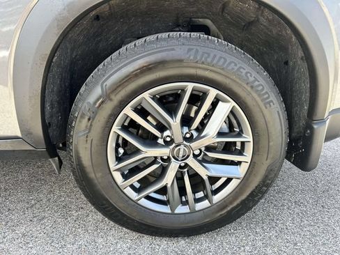 Used 2025 Nissan Rogue S FWD image 7