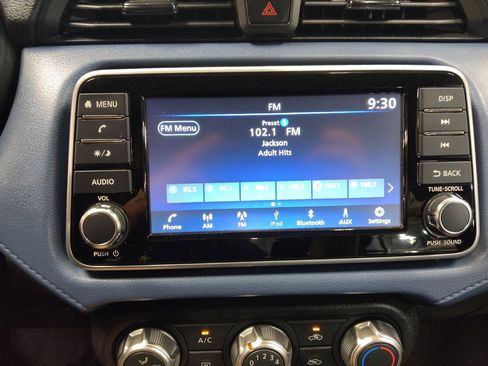 Used 2025 Nissan Versa SV FWD image 25