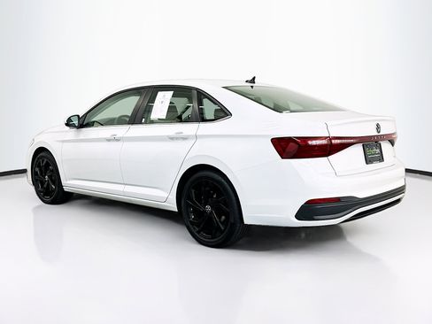 Used 2025 Volkswagen Jetta SE image 5