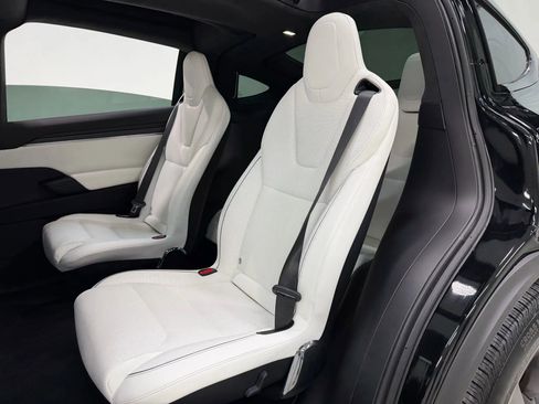 Used 2023 Tesla Model X Plaid image 18