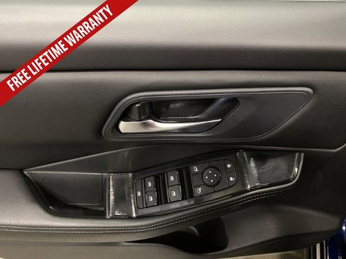 Used 2025 Nissan Rogue SV FWD image 26