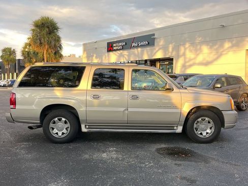 Used 2004 Cadillac Escalade ESV AWD image 24