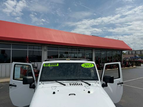 Used 2013 Jeep Wrangler Sport w/ Connectivity Group image 12