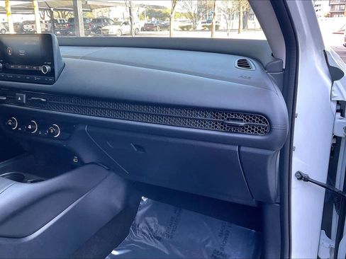 Used 2023 Honda HR-V LX image 17