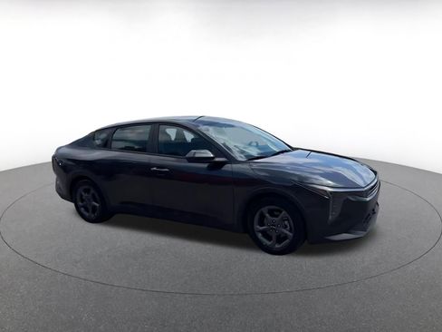 Used 2025 Kia K4 FWD image 2