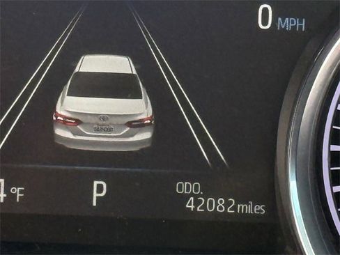 Used 2020 Toyota Camry XLE image 15