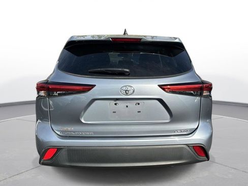Used 2022 Toyota Highlander LE image 7