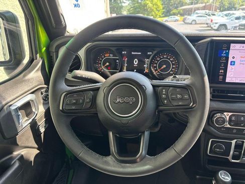 Used 2025 Jeep Wrangler Unlimited Sport AWD/4WD image 16