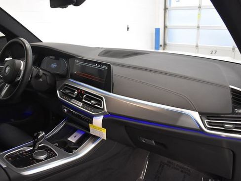 Used 2022 BMW X5 xDrive40i w/ M Sport Package AWD/4WD image 18