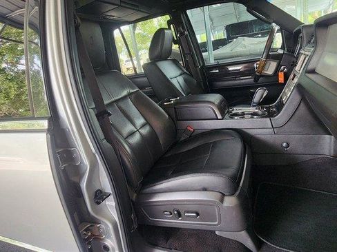 Used 2010 Lincoln Navigator L 4WD image 22