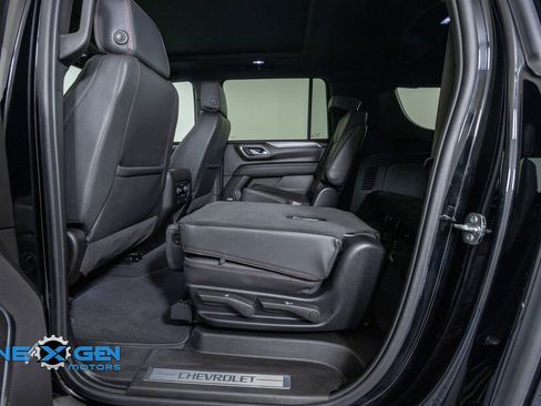Used 2024 Chevrolet Suburban RST w/ Luxury Package AWD/4WD image 28
