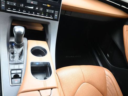 Used 2020 Toyota Avalon Limited w/ Advanced Safety Package FWD image 10