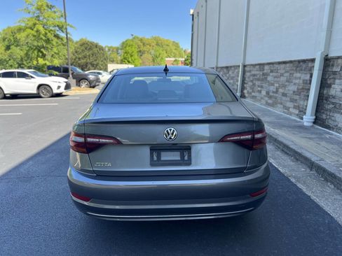 Used 2019 Volkswagen Jetta SE w/ Cold Weather Package image 8