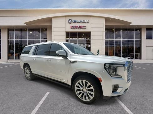 Used 2022 GMC Yukon XL Denali w/ Denali Premium Package AWD/4WD image 2
