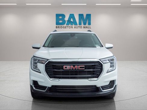 Used 2022 GMC Terrain SLE w/ Driver Convenience Package FWD image 2