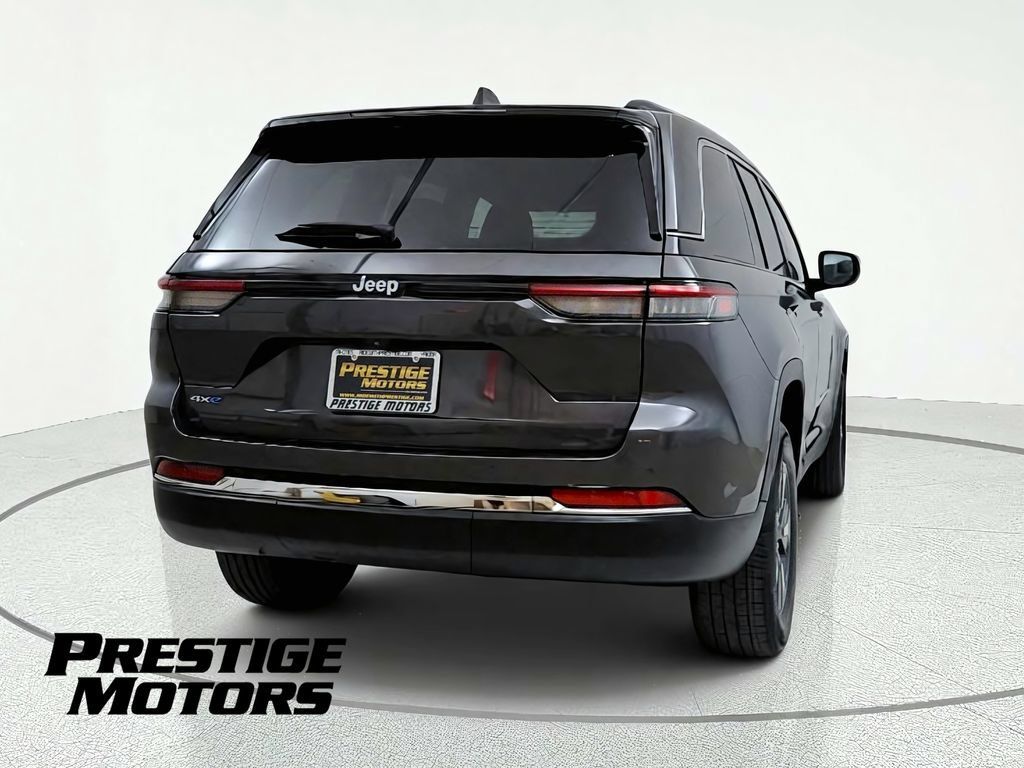 Used 2023 Jeep Grand Cherokee 4WD 4xe image 7