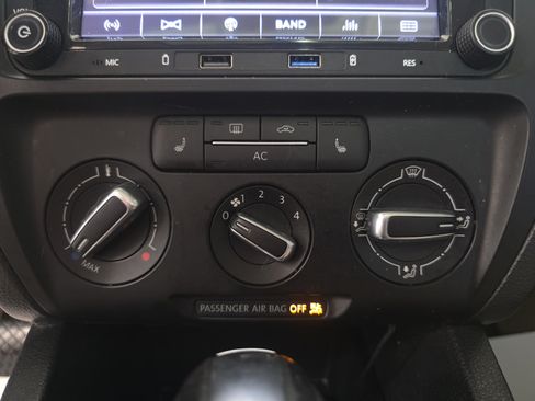 Used 2012 Volkswagen Jetta SE FWD image 18