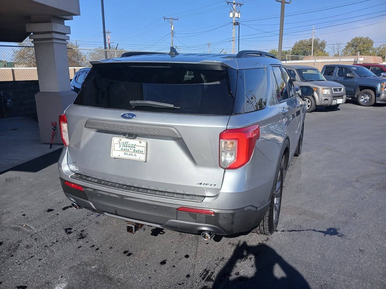Used 2021 Ford Explorer XLT w/ Equipment Group 202A AWD/4WD image 6
