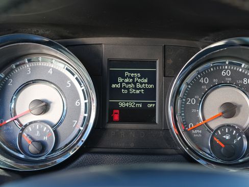 Used 2016 Chrysler Town & Country Limited image 31