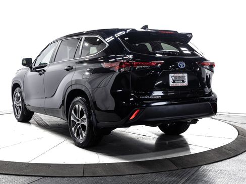 Certified 2024 Toyota Highlander XLE image 10
