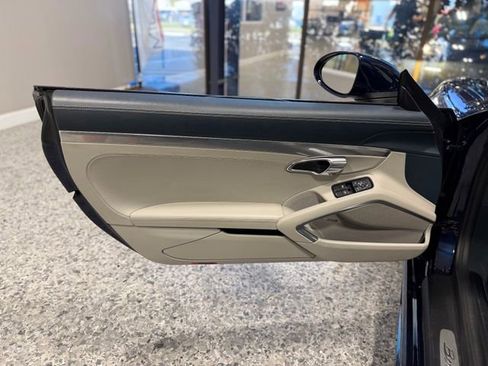 Used 2018 Porsche 718 Boxster RWD image 19