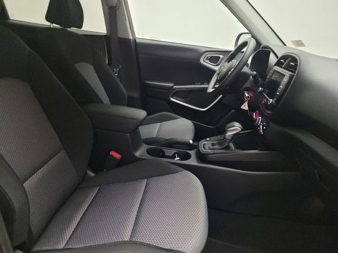 Used 2023 Kia Soul LX w/ LX Technology Package FWD image 21