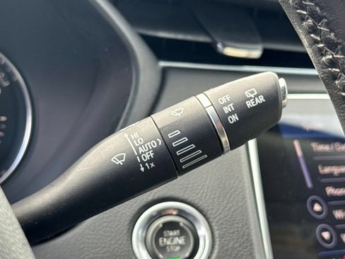 Used 2020 Cadillac XT4 Premium Luxury image 10