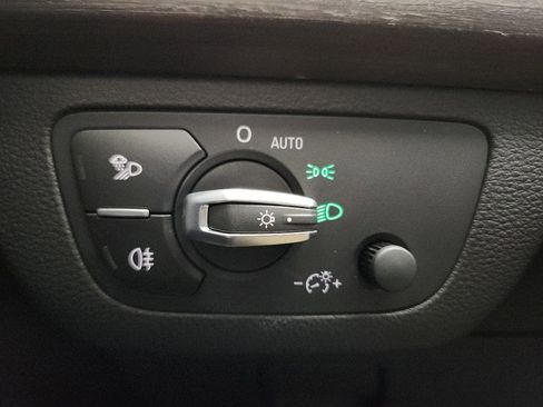 Used 2023 Audi Q5 2.0T Premium w/ Convenience Package image 14