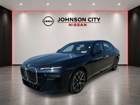 Used 2025 BMW 740i xDrive w/ Premium Package AWD/4WD image 9