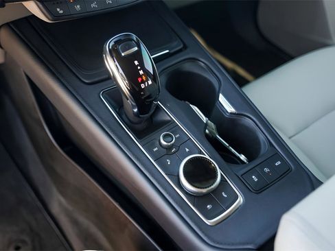 Certified 2022 Cadillac XT4 Premium Luxury w/ Technology Package image 21