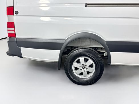 Used 2018 Mercedes-Benz Sprinter 2500 image 38