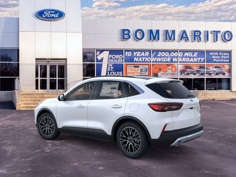 New 2025 Ford Escape SE FWD image 4