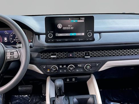 Used 2023 Honda Accord EX image 10