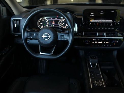 Used 2025 Nissan Pathfinder SL AWD/4WD image 20