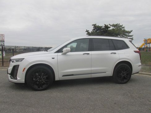 Used 2023 Cadillac XT6 Premium Luxury w/ Technology Package image 12