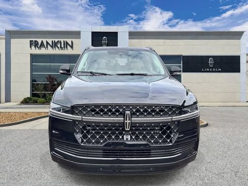 New 2026 Lincoln Navigator Reserve w/ Jet Appearance Package AWD/4WD image 2